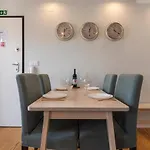 Lägenhet Graceful 2bdr Duplex By Lovelystay *